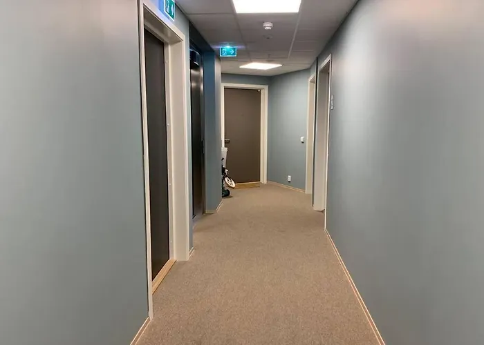 Central 1 Bedroom Apartment Nb!! Small Room