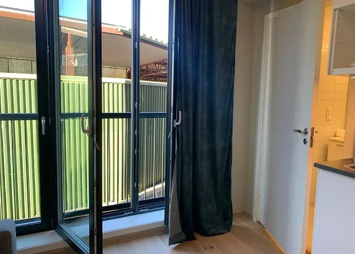 Central 1 Bedroom Apartment Nb!! Small Room